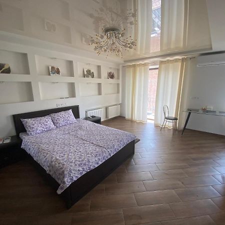 1-Room Studio Center Tscherkassy Exterior foto