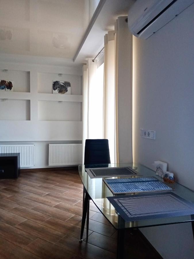 1-Room Studio Center Tscherkassy Exterior foto
